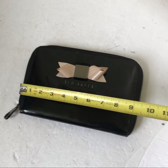 Ted Baker Padded Case Bow Logo Zipper Patent Faux Leather Zippy iPad Mini Clutch - Picture 10 of 12